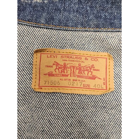 Levis Classic Large Blue Jean Jacket - Picture 5 of 7